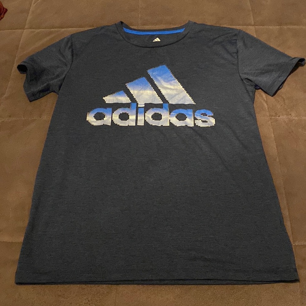 Adidas boys large shirt